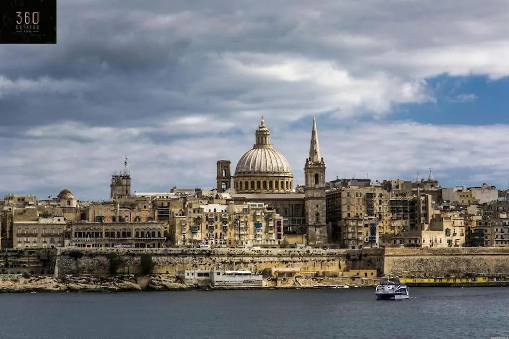 Apartment Designer Seaside 2Br Apt With Wifi And Ac & Comfy Beds By 360 Estates Gzira