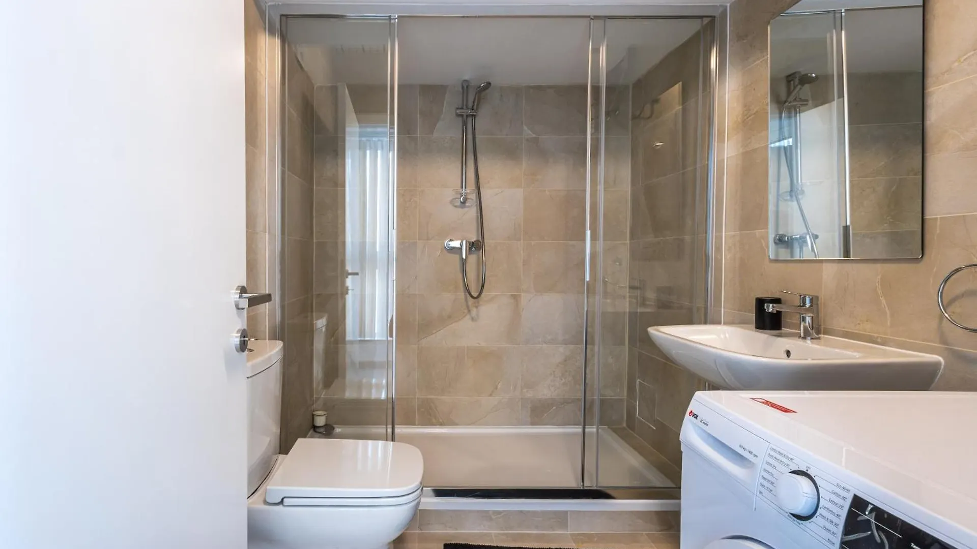 Designer Seaside 2Br Apt With Wifi And Ac & Comfy Beds By 360 Estates Gzira