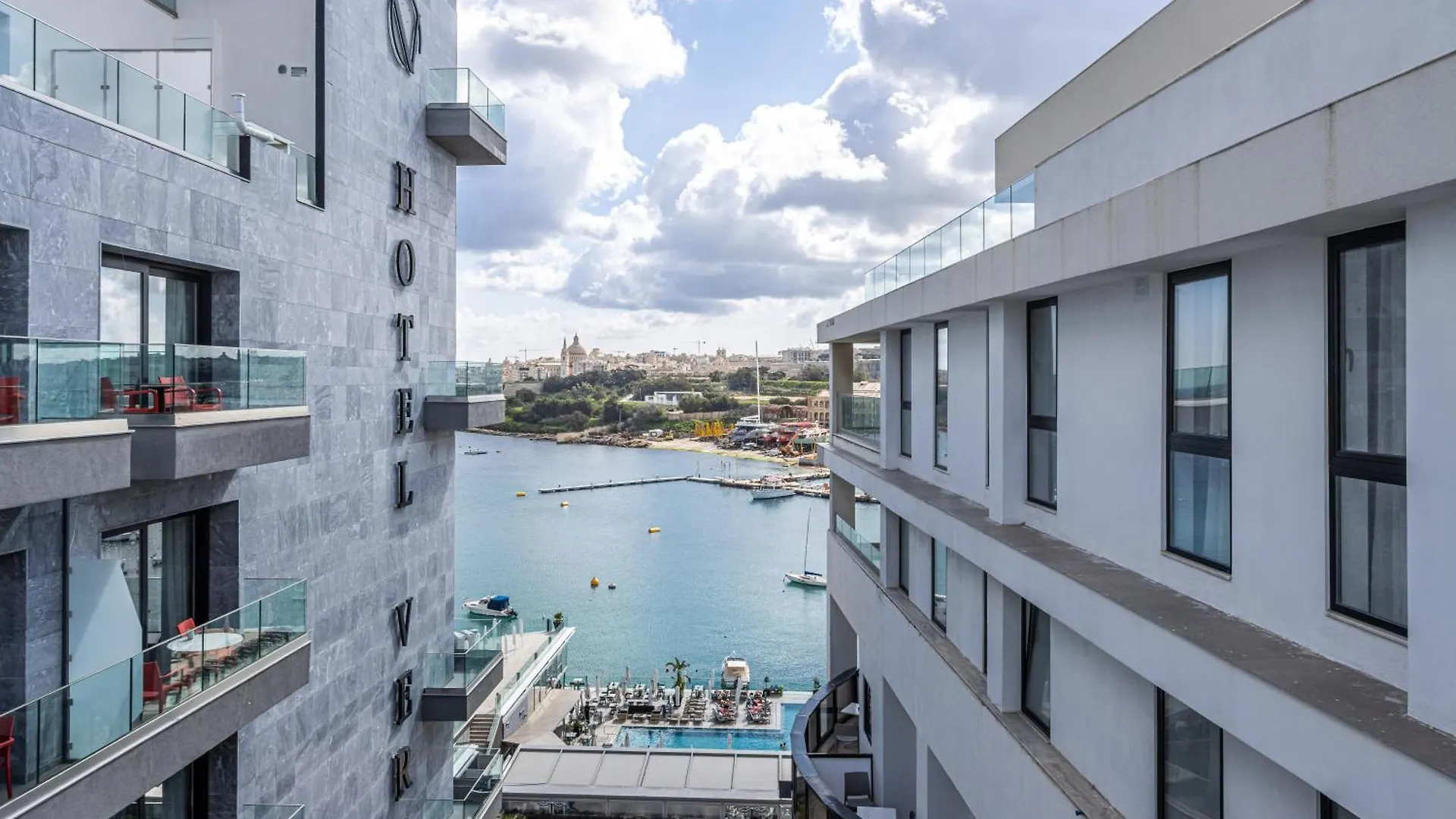 Designer Seaside 2Br Apt With Wifi And Ac & Comfy Beds By 360 Estates Gzira