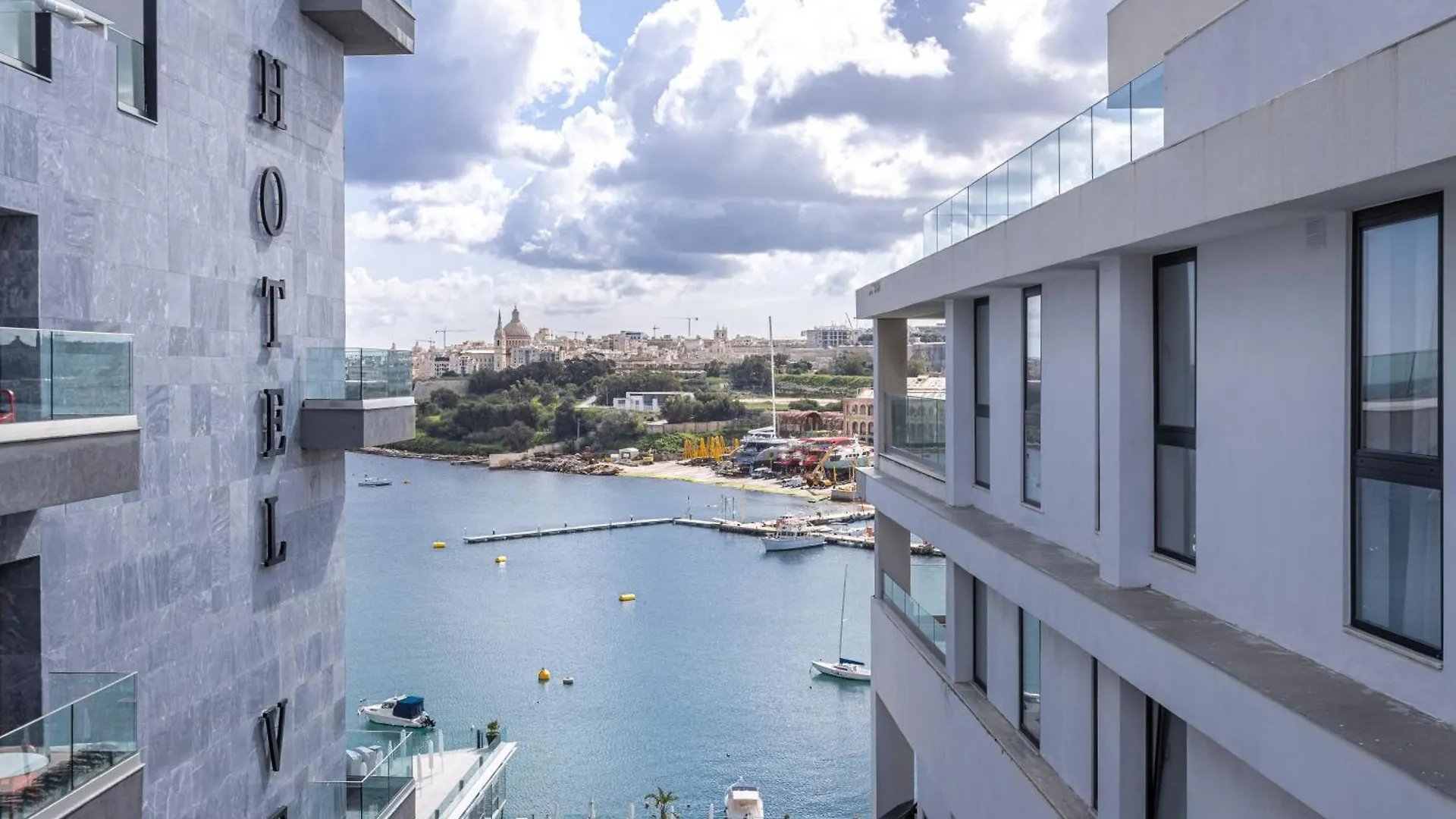 Designer Seaside 2Br Apt With Wifi And Ac & Comfy Beds By 360 Estates Gzira Apartment