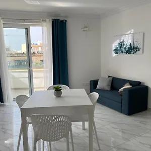  Appartamento With Patio Overlooking Piazza