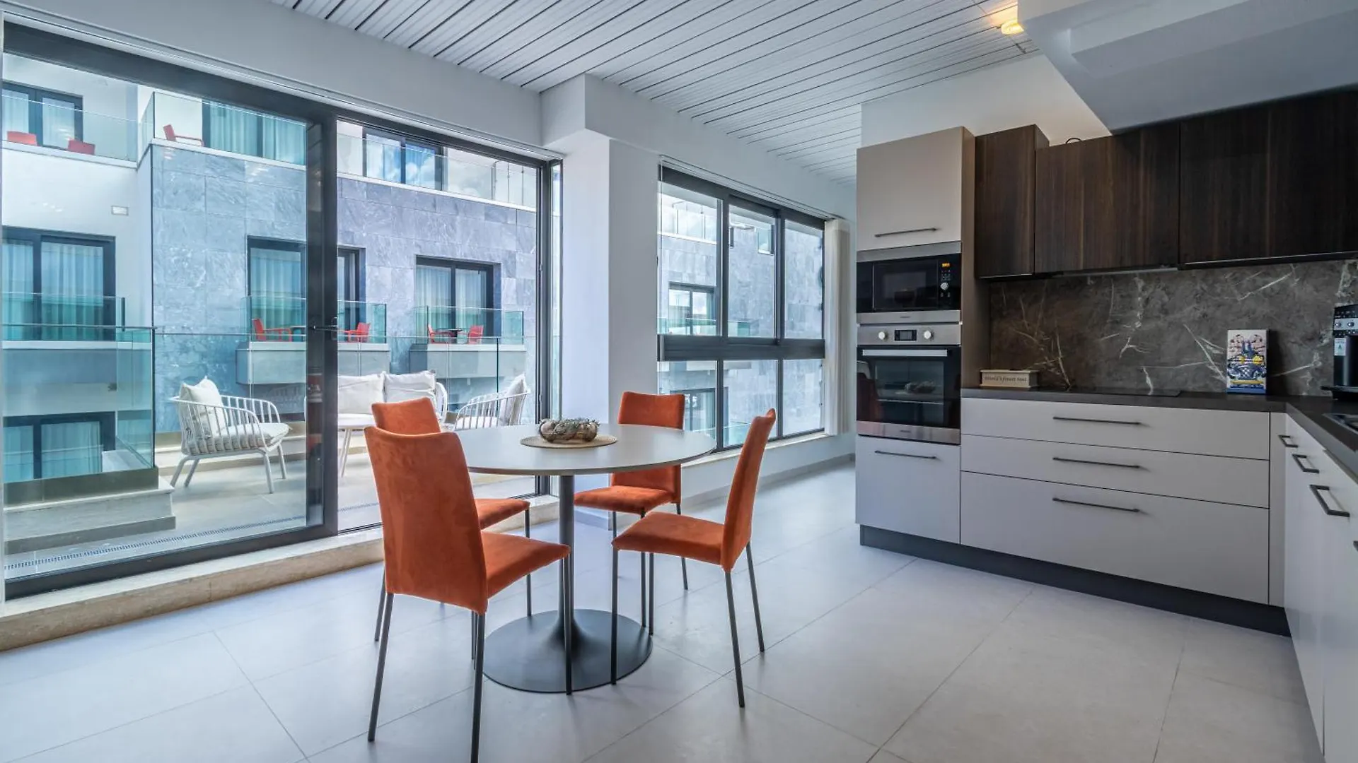 Designer Seaside 2Br Apt With Wifi And Ac & Comfy Beds By 360 Estates Gzira