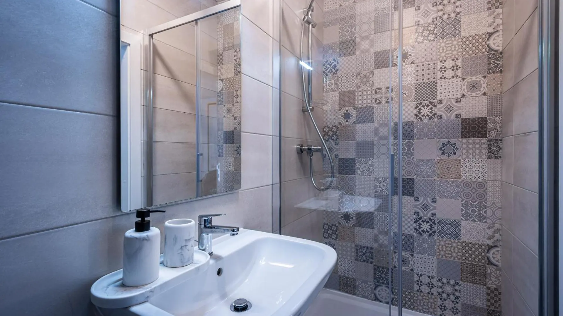 Designer Seaside 2Br Apt With Wifi And Ac & Comfy Beds By 360 Estates Gzira Apartment
